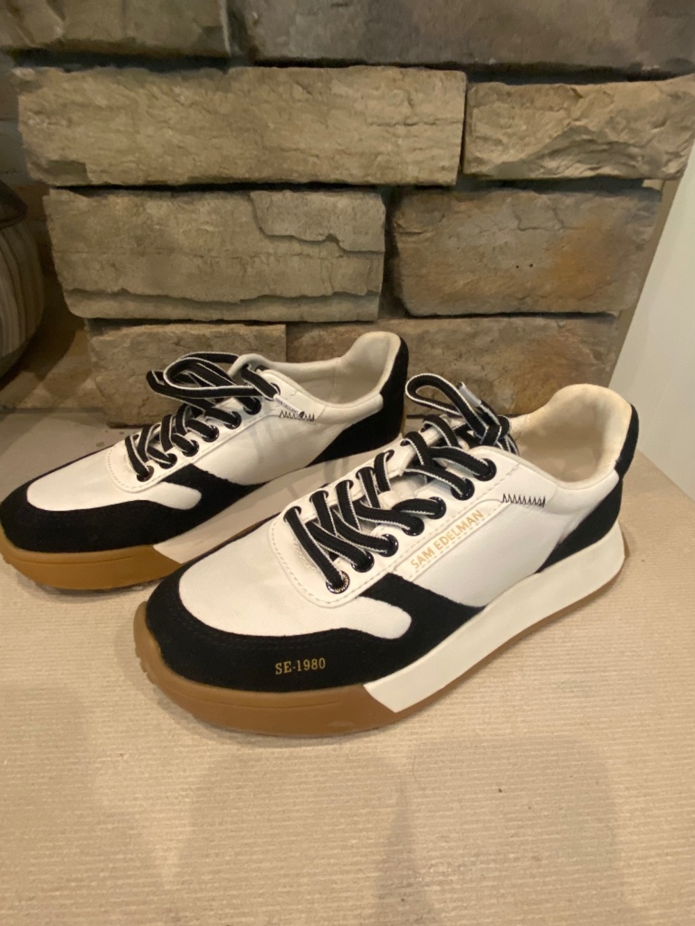 Sam Edelman Layla SE-1980 Black White Gum Sole Sneakers Size 7.5